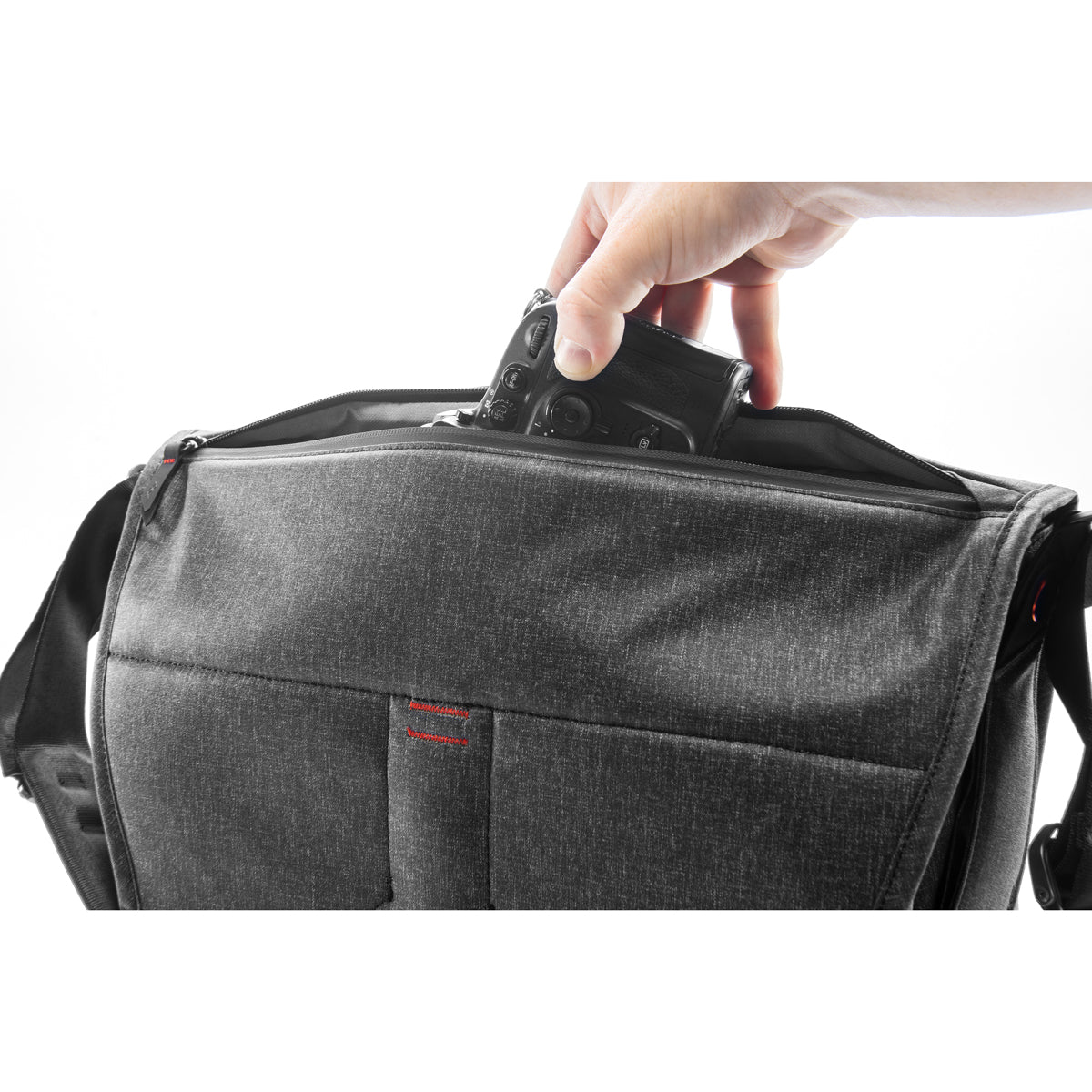 Peak Design The Everyday Messenger 13” – Charcoal