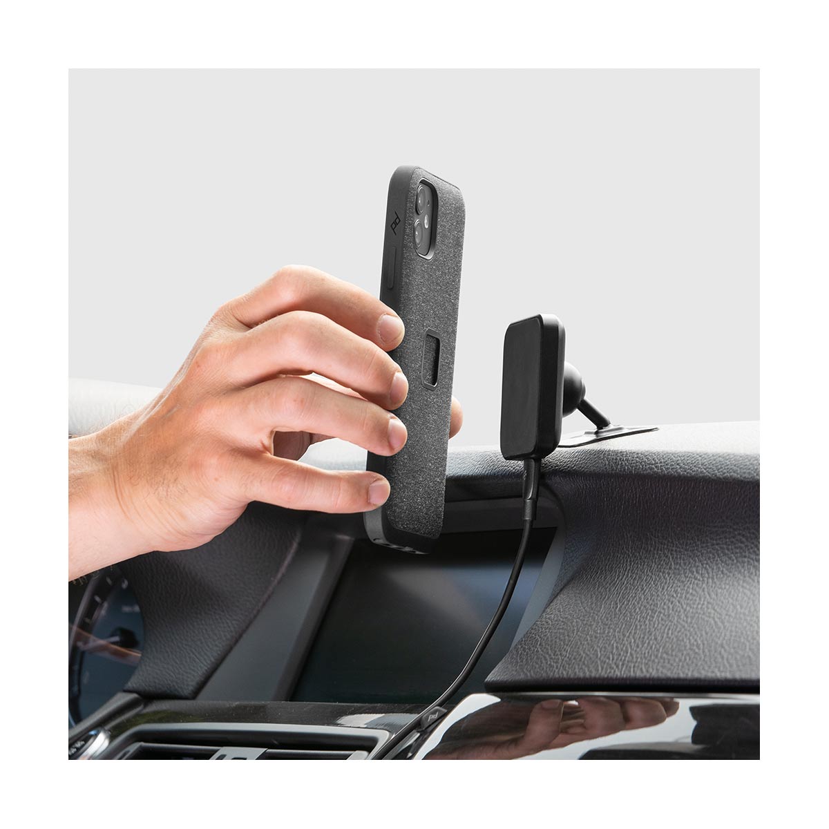 Peak Design Mobile Magnetic Car Mount - Charging