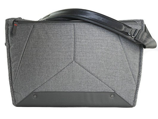 Peak Design The Everyday Messenger 15"- Charcoal, bags shoulder bags, Peak Design - Pictureline  - 5